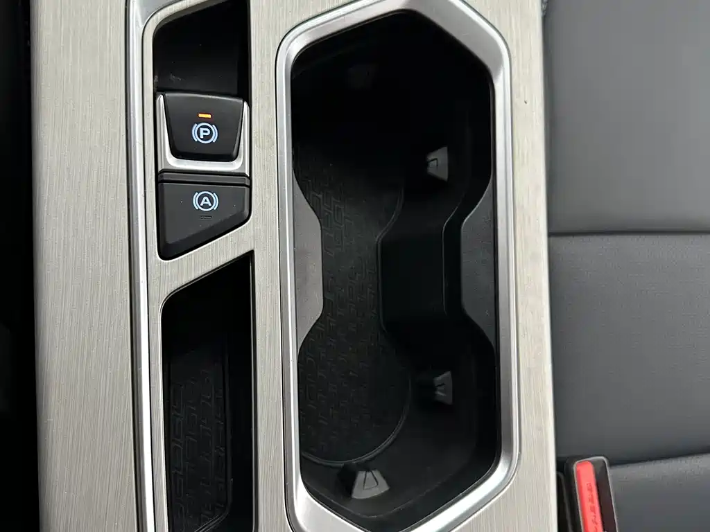 Geely Binyue — миниатюра 29