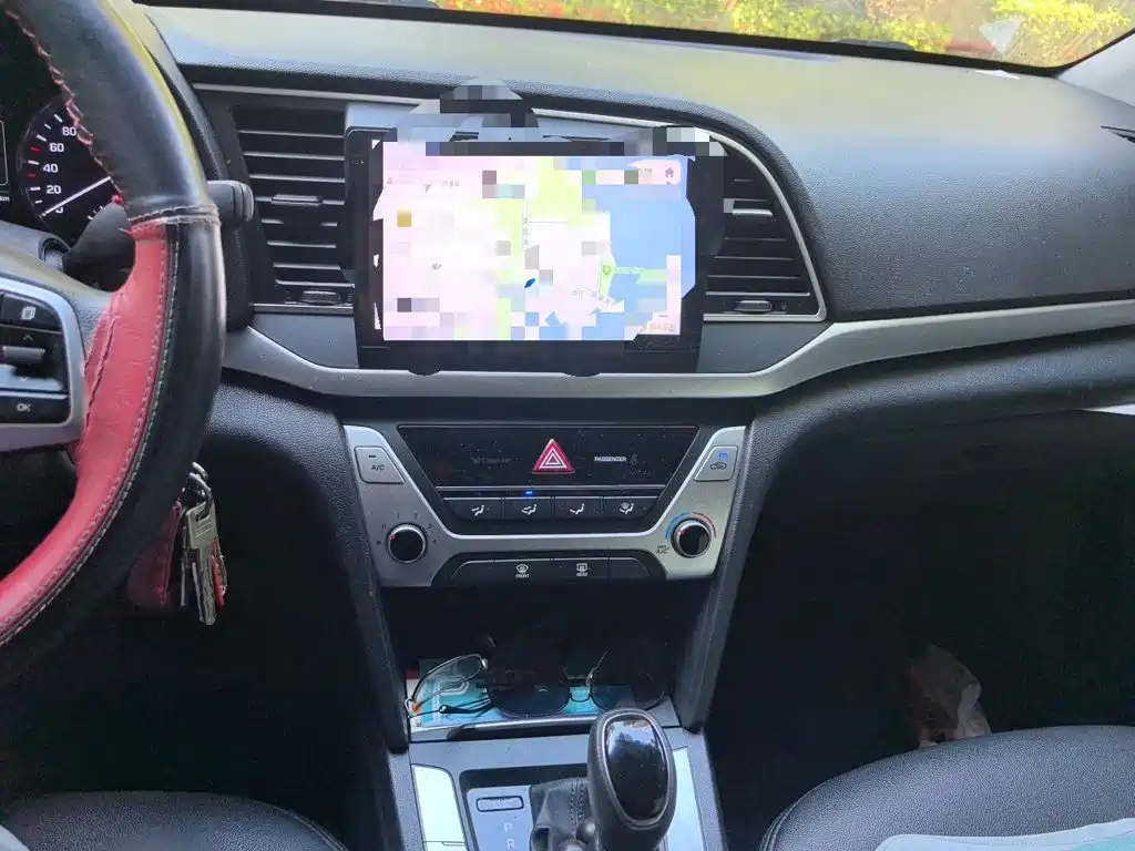 Hyundai Elantra — миниатюра 10