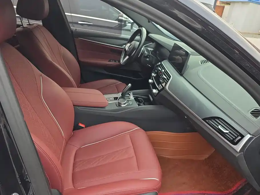 BMW 5 Series — миниатюра 8