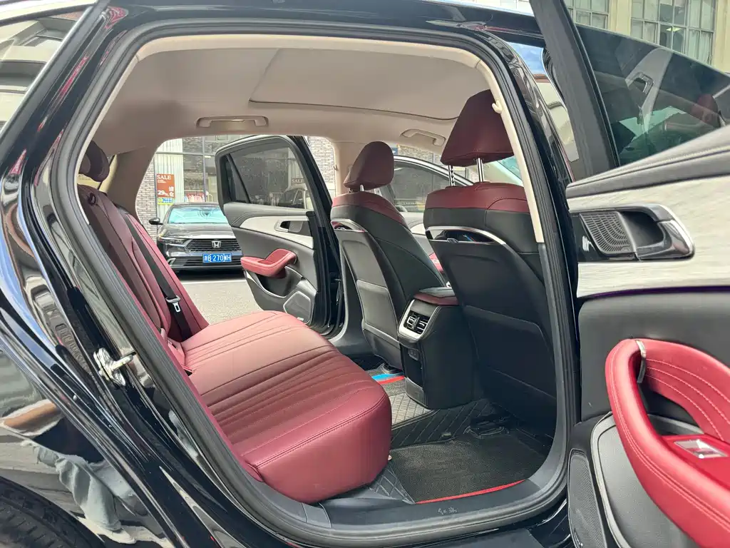 Hongqi Hongqi H5 — миниатюра 7