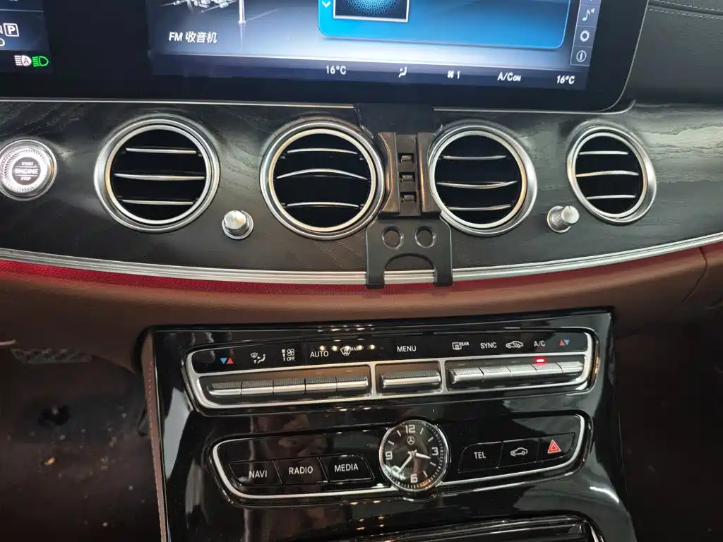 Mercedes-Benz E-Class — миниатюра 12