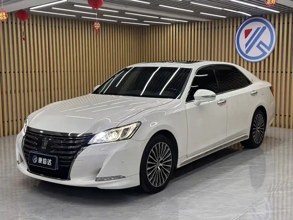 2018 Toyota Crown - zdjęcie 1 z 10