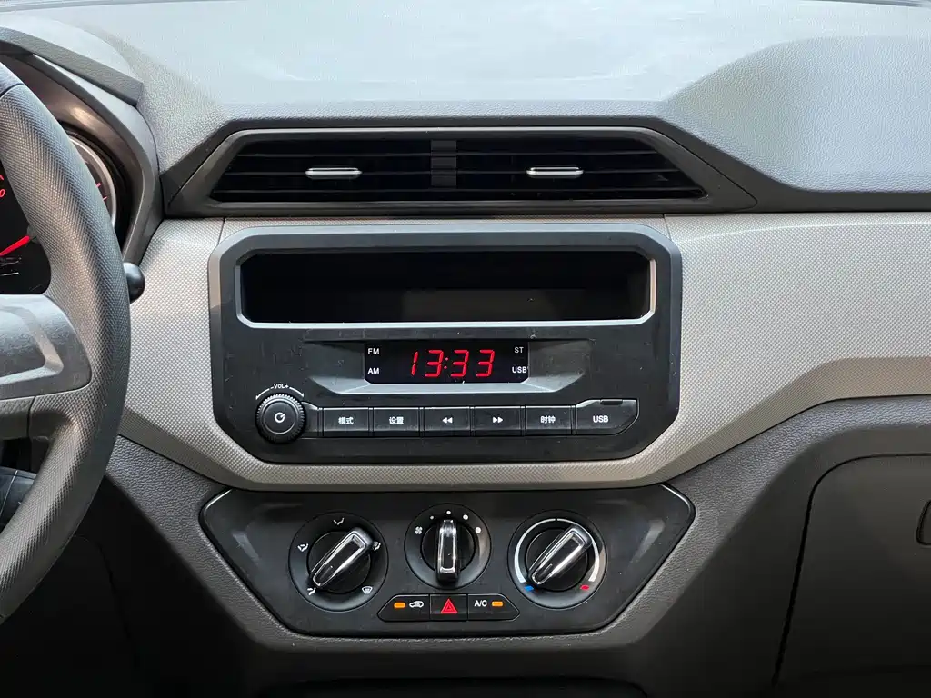 Wuling Hongguang — миниатюра 19