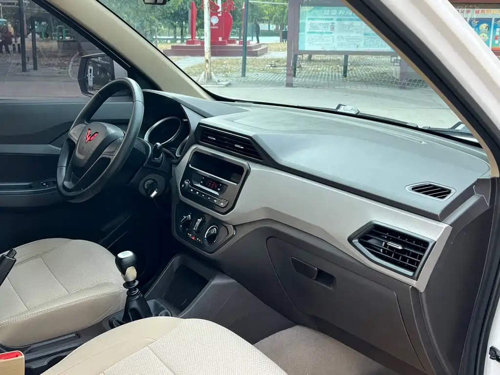 Wuling Hongguang — миниатюра 14