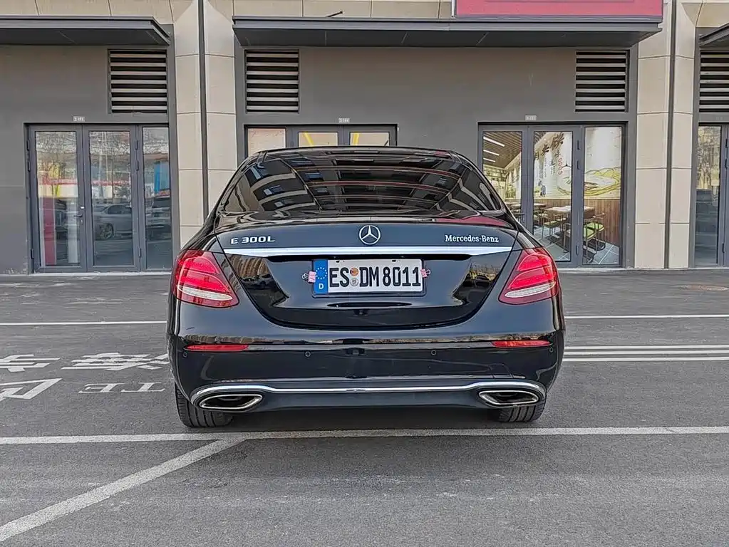 Mercedes-Benz E-Class — миниатюра 7