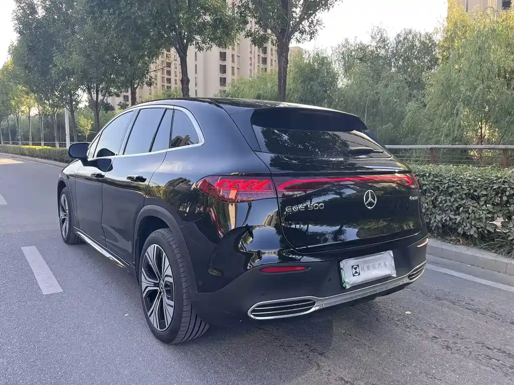 Mercedes-Benz EQE SUV — миниатюра 13