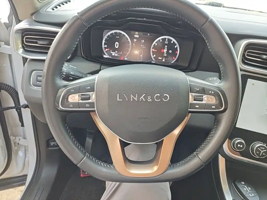 Lynk & Co 01 — миниатюра 11