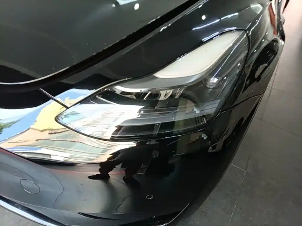 Tesla Model Y — миниатюра 24