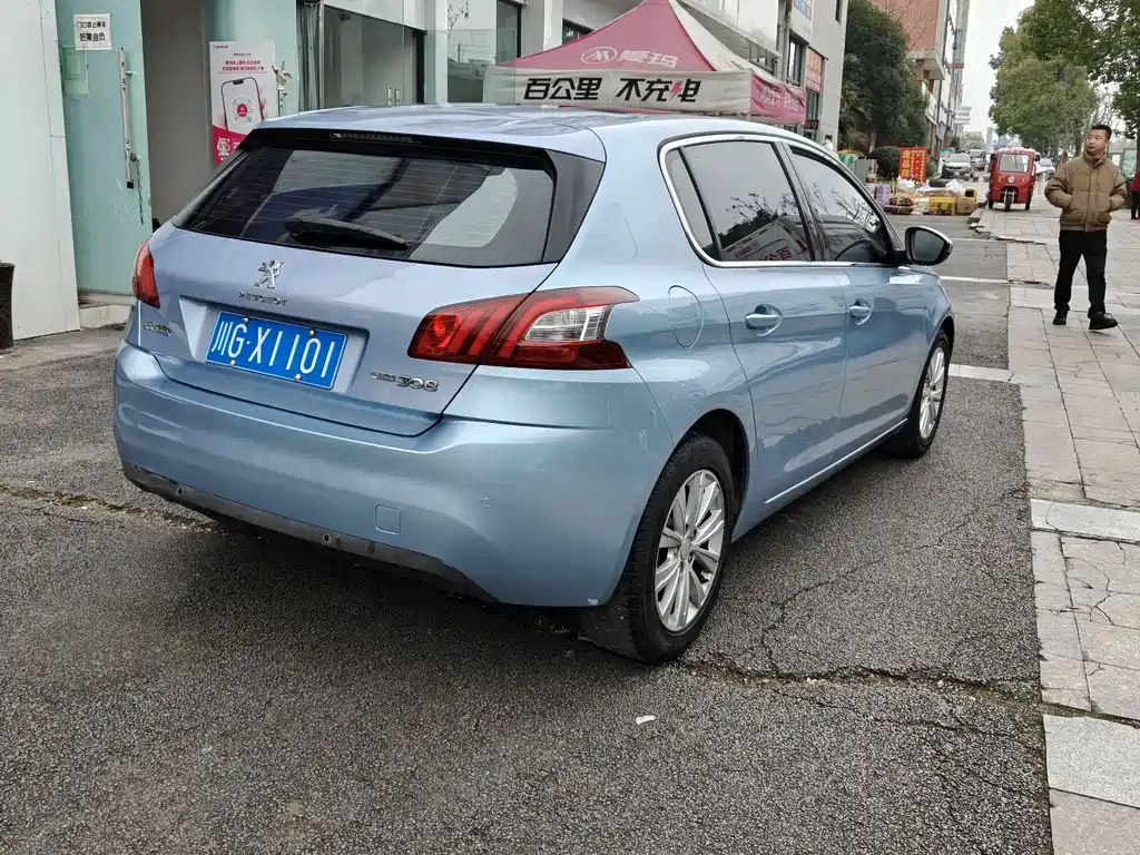 PEUGEOT 308S