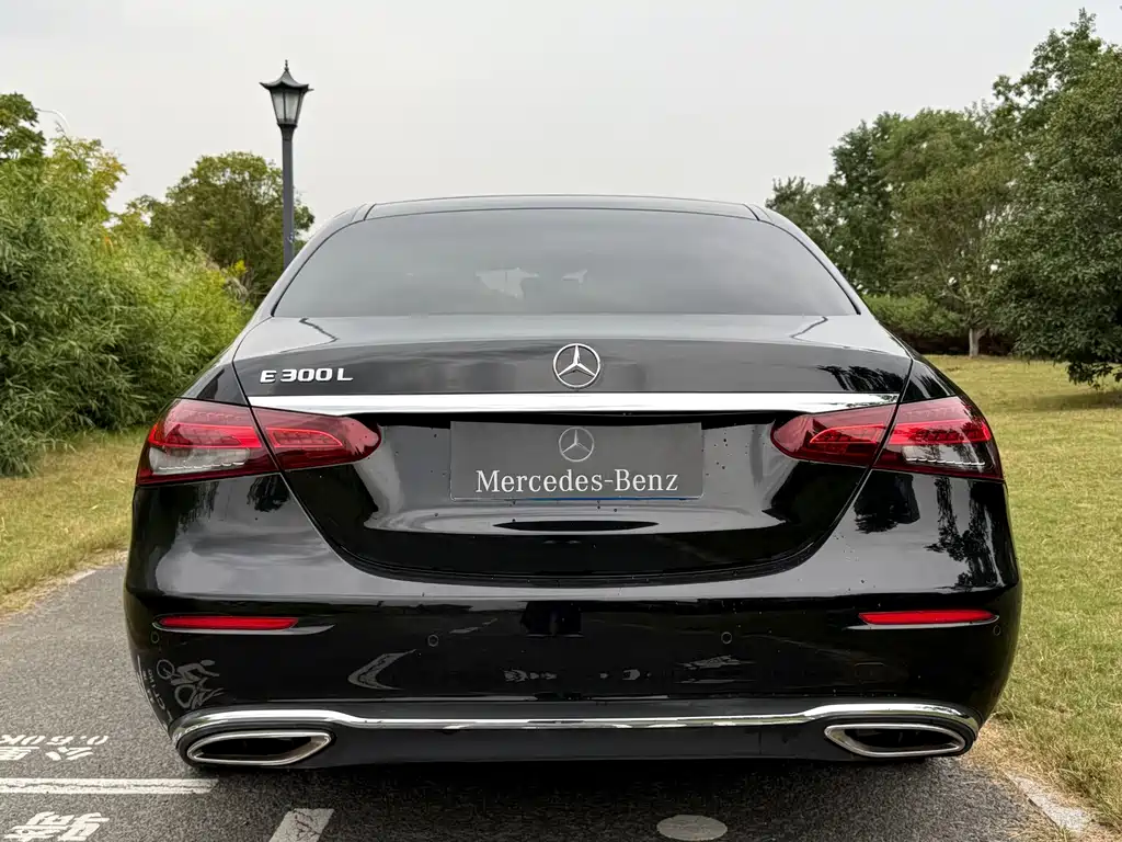 Mercedes-Benz E-Class — миниатюра 9