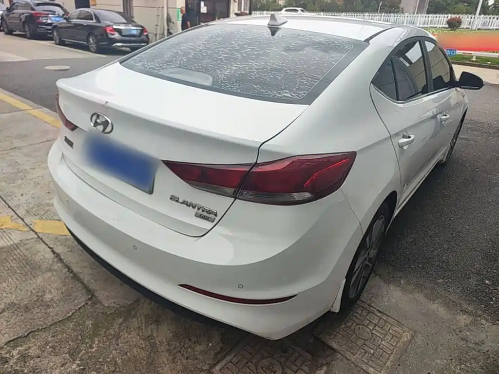 Hyundai Elantra — миниатюра 7