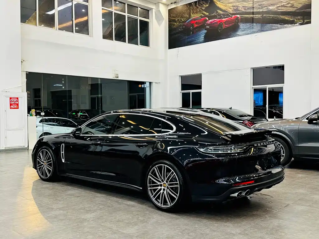 PORSCHE PANAMERA