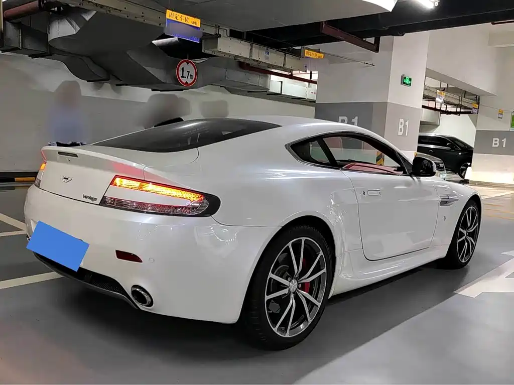 Aston Martin V8 Vantage — миниатюра 3