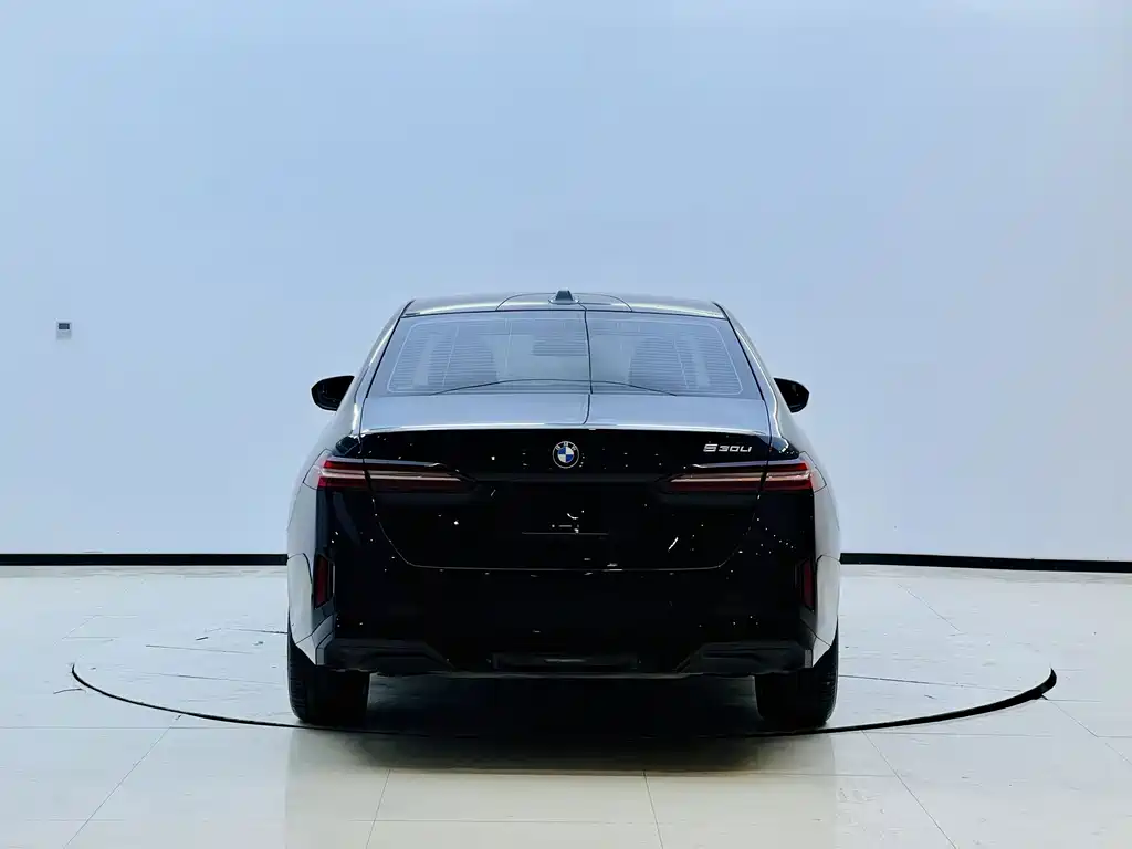 BMW 5 Series — миниатюра 4