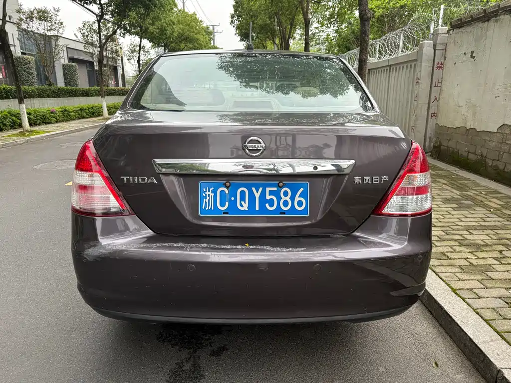Nissan Tiida 2009 1.6L AT