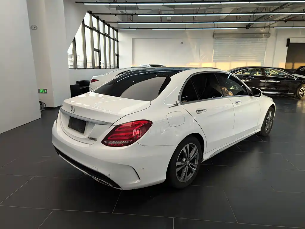 Mercedes-Benz C-Class — миниатюра 6
