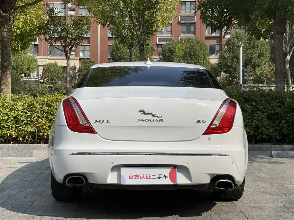 Jaguar XJ — миниатюра 8