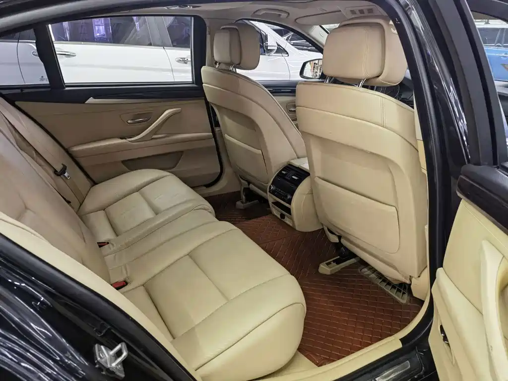 BMW 5 Series — миниатюра 10