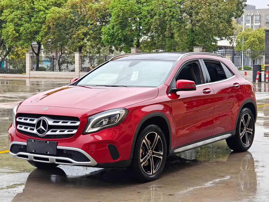 MERCEDES-BENZ GLA