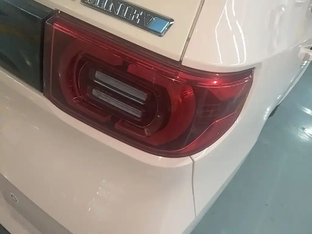 Wuling MINIEV — миниатюра 8