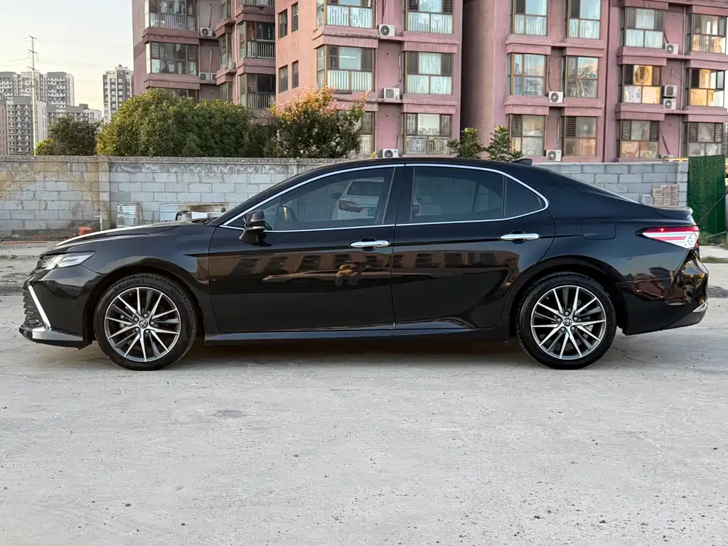 Toyota Camry — миниатюра 3