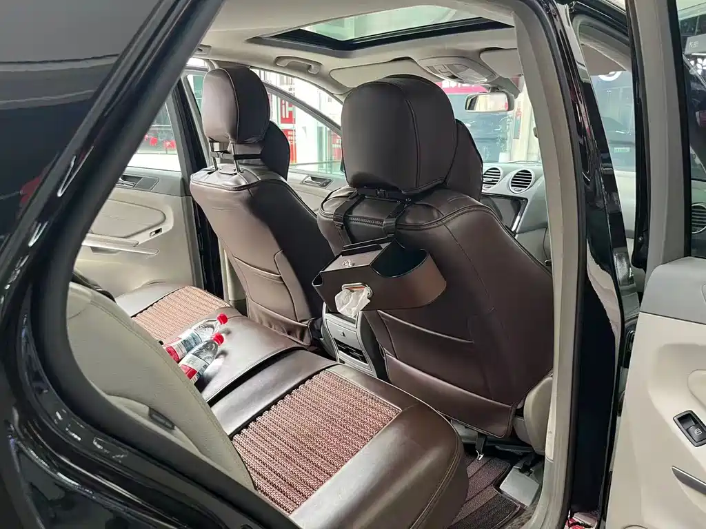 Mercedes-Benz M 2010 ML 300 4MATIC