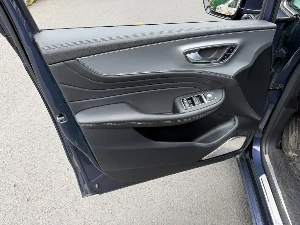 Roewe iMAX8 — миниатюра 6