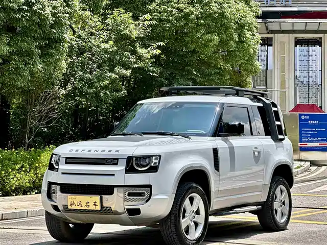 LAND ROVER DEFENDER