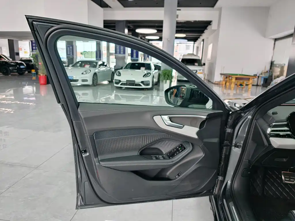 Audi A5L — миниатюра 10