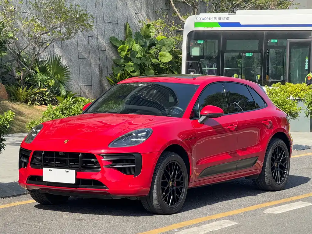 PORSCHE MACAN