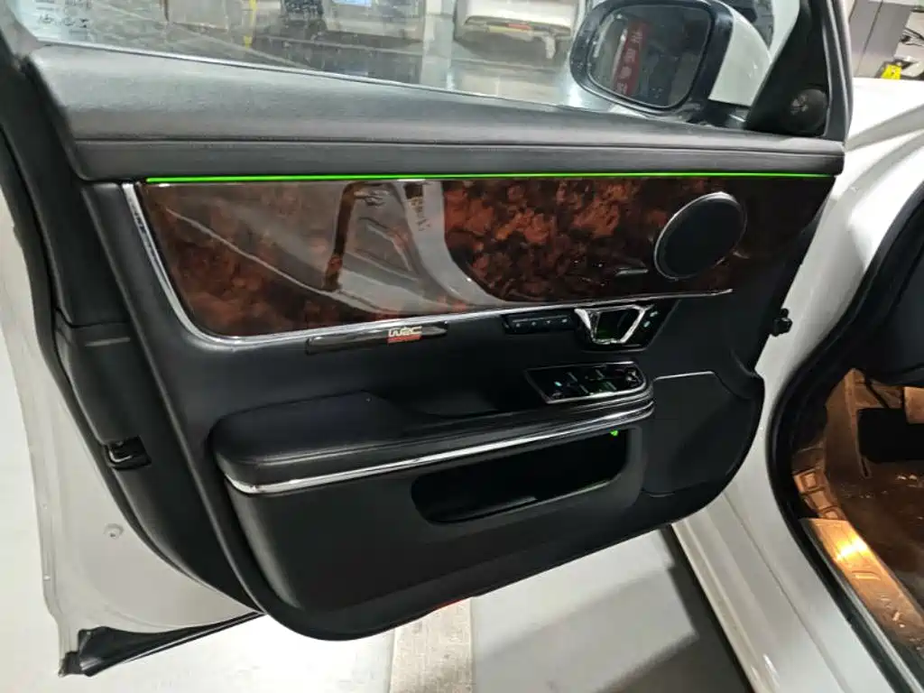Jaguar XJ — миниатюра 8