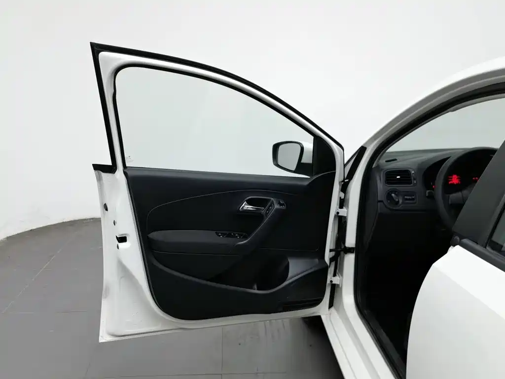 Volkswagen Polo — миниатюра 8