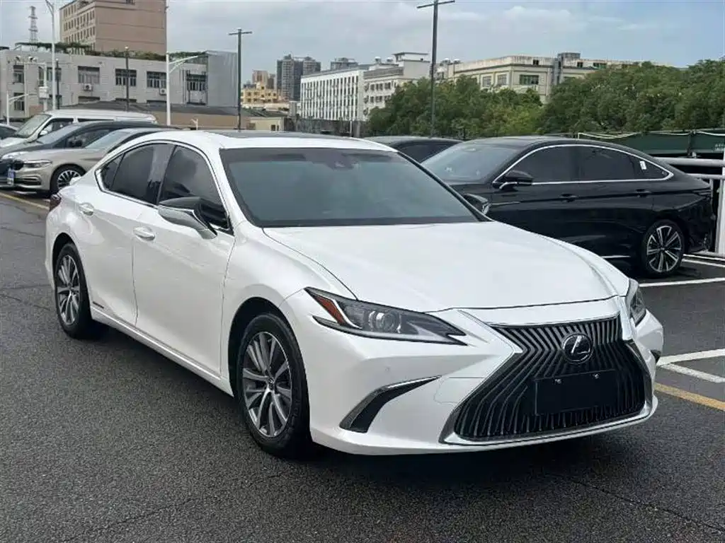 Lexus ES 2018 300h V