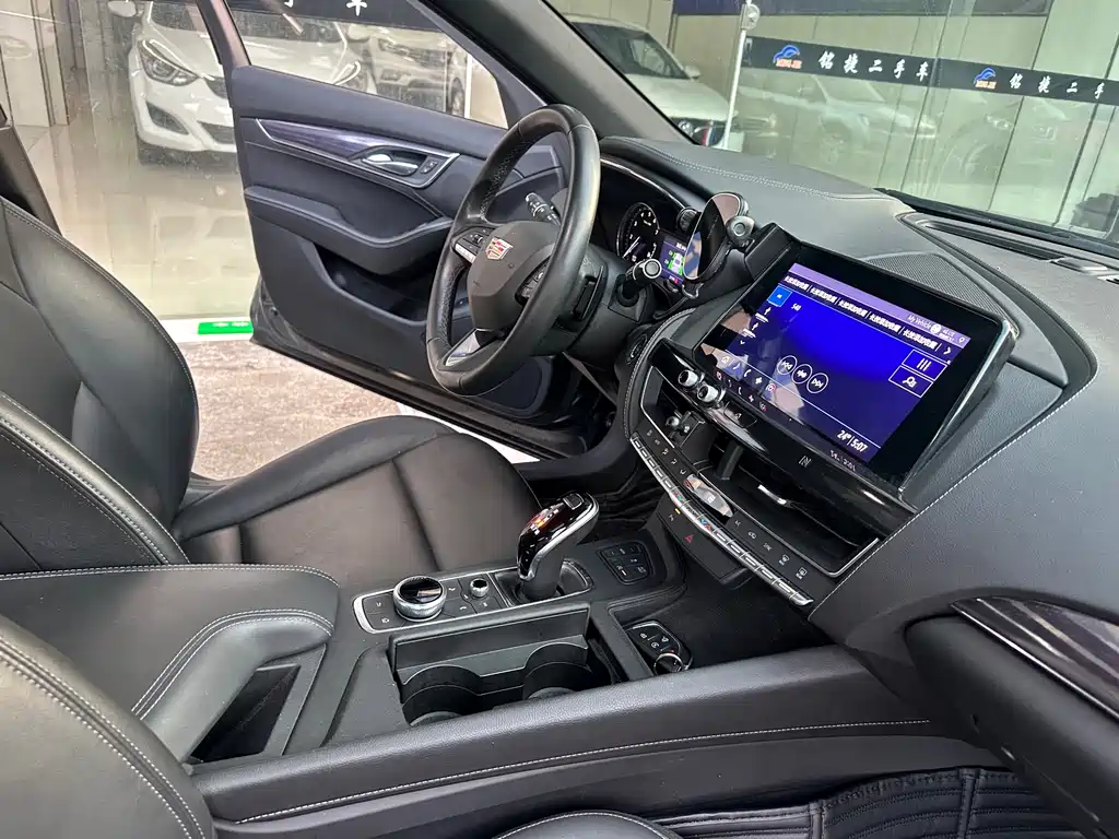 Cadillac CT5 — миниатюра 8