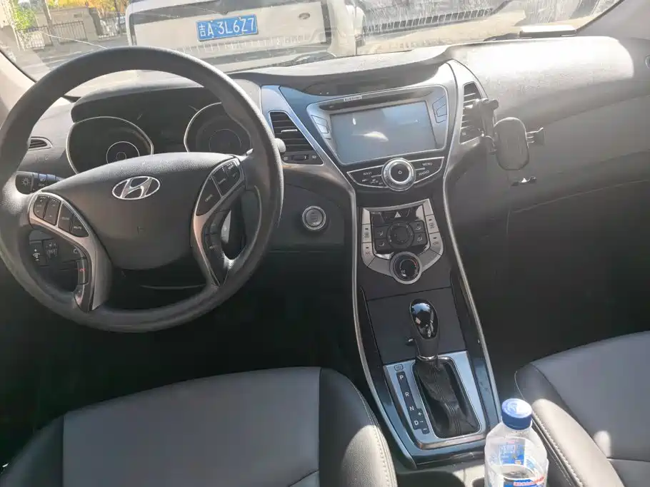 Hyundai Elantra Langdong — миниатюра 12
