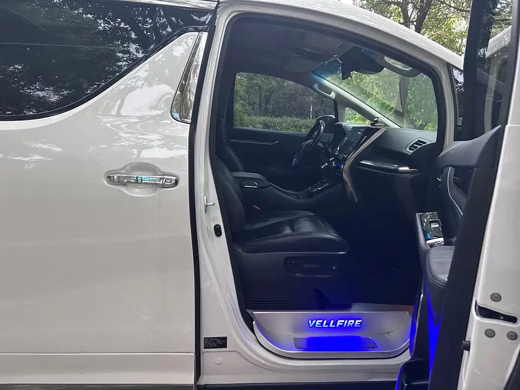 Toyota Vellfire — миниатюра 9