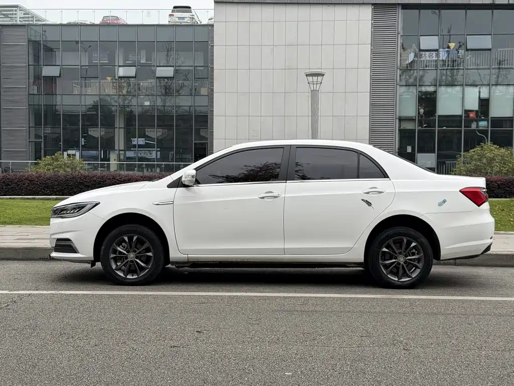 BYD Qin NEV — миниатюра 2