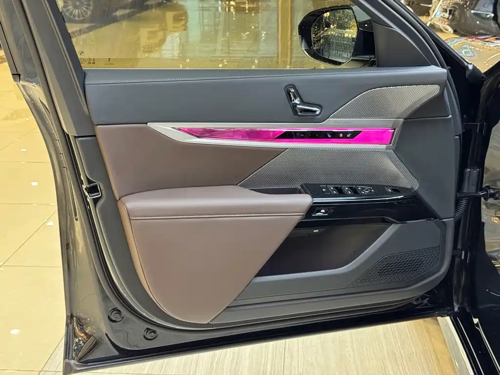 BMW 7 Series — миниатюра 4