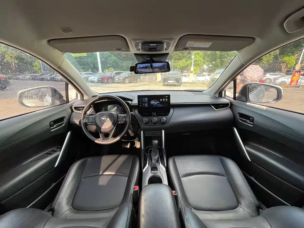 Toyota Corolla Cross — миниатюра 14