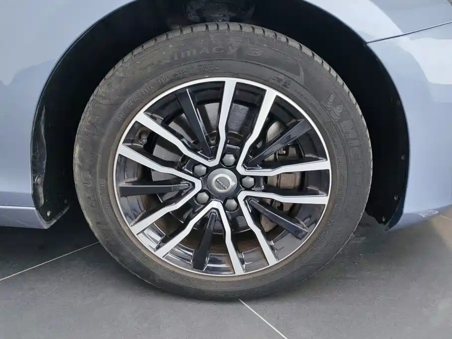 Volvo V40 — миниатюра 6