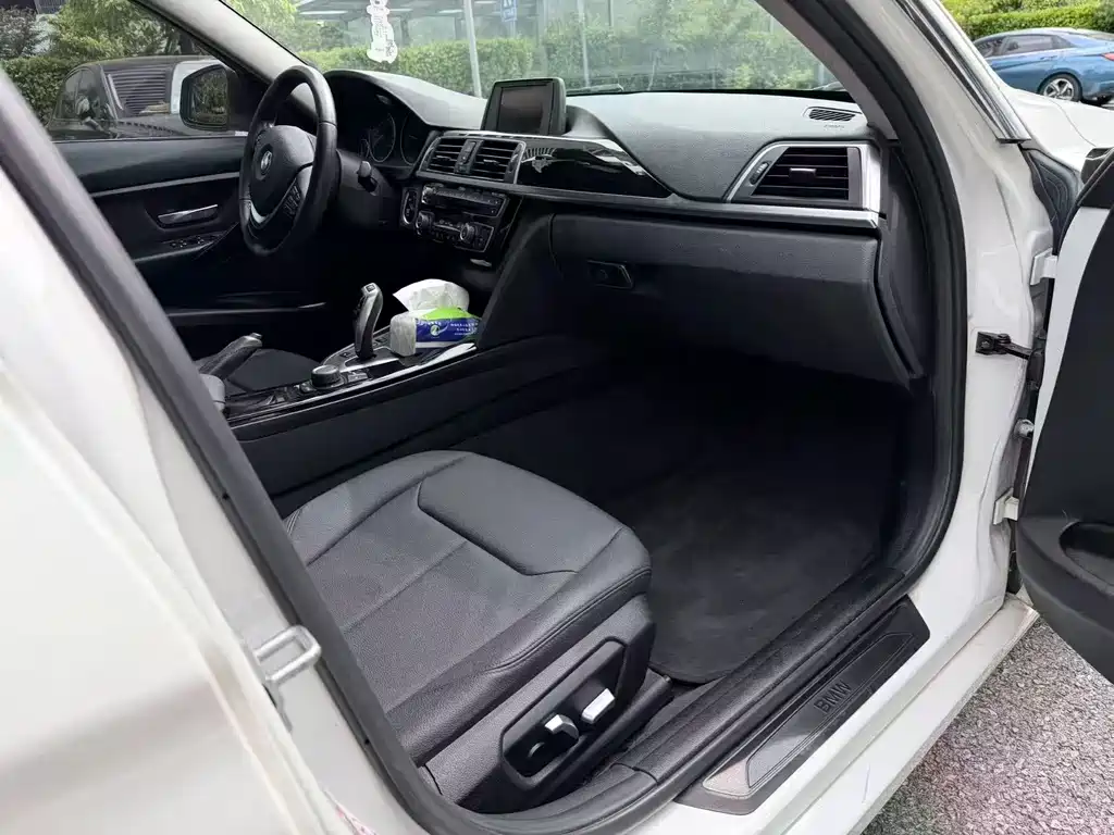 BMW 3 Series — миниатюра 4