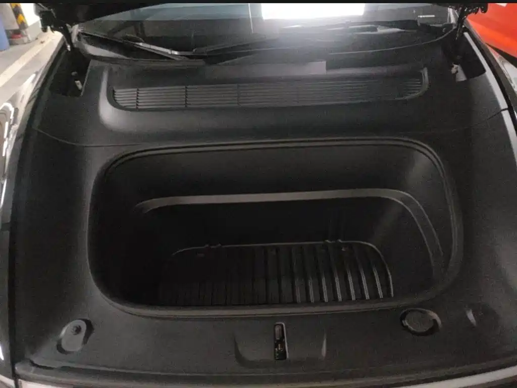 Tesla Model Y — миниатюра 7