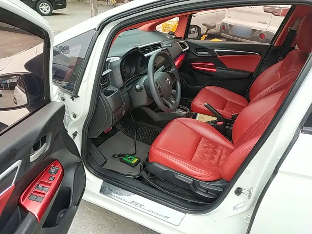 Honda Fit — миниатюра 16