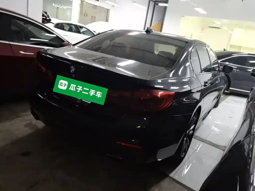 BMW 5 Series — миниатюра 7