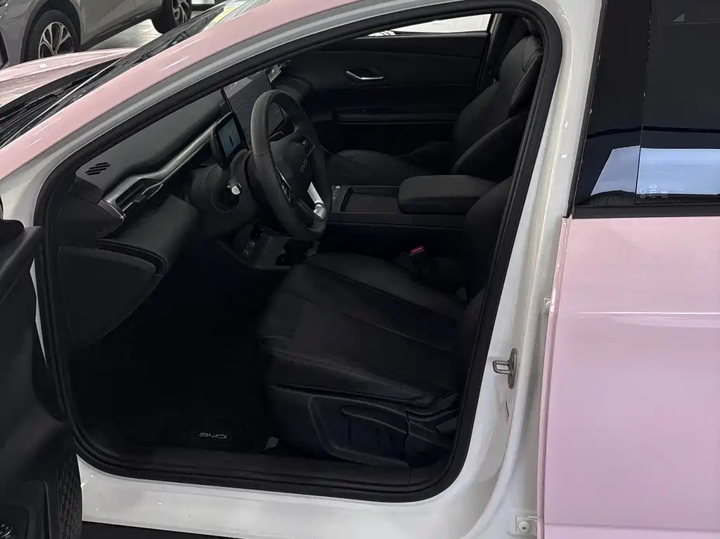 BYD E7 2025 520