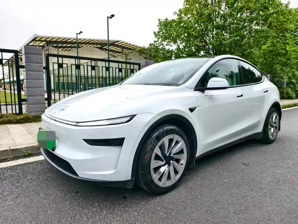 Tesla Model Y 2025