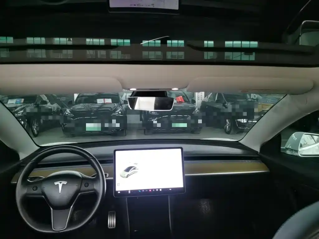 Tesla Model 3 — миниатюра 18
