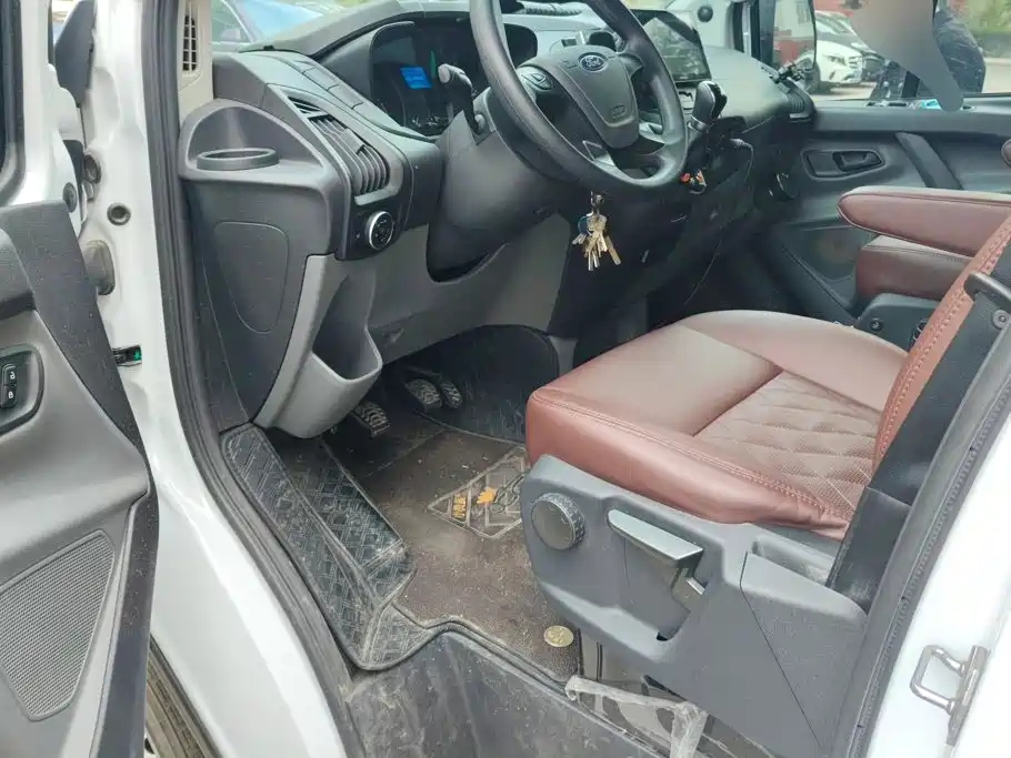 Ford Transit — миниатюра 9