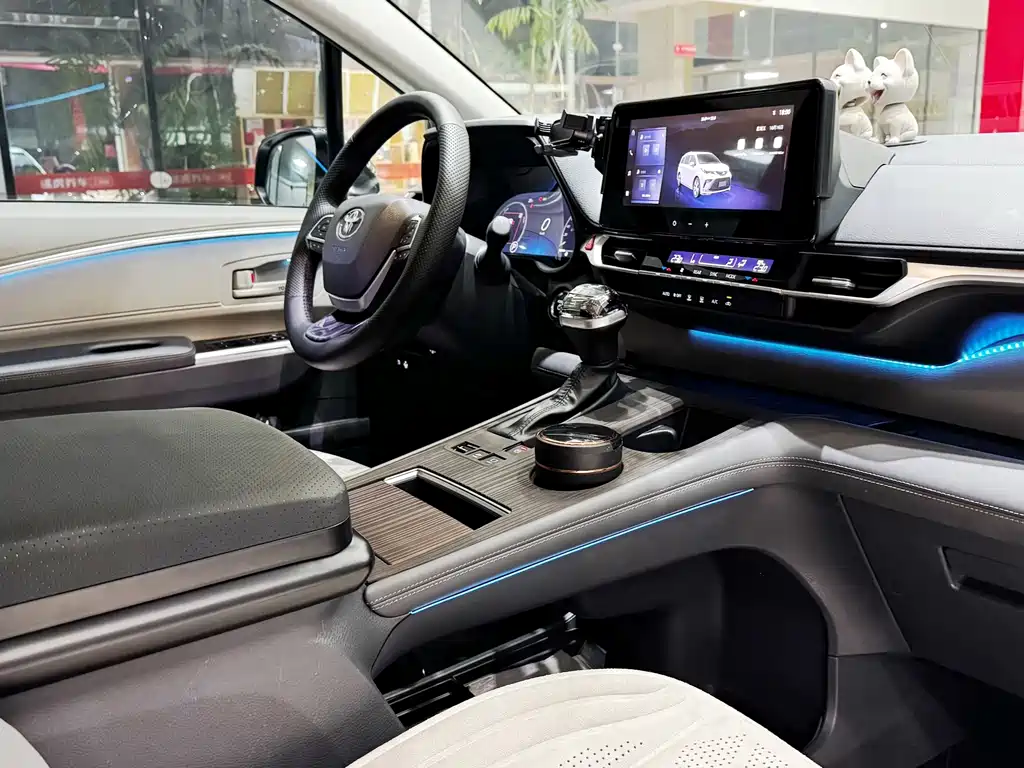 Toyota Granvia — миниатюра 17