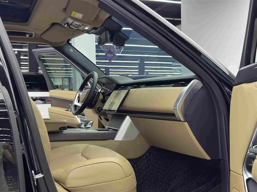Land Rover Range Rover 2025 3.0 L6 400PS Long Wheelbase
